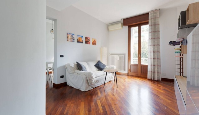 Sondrio M3 - Spacious apartment with balcony!