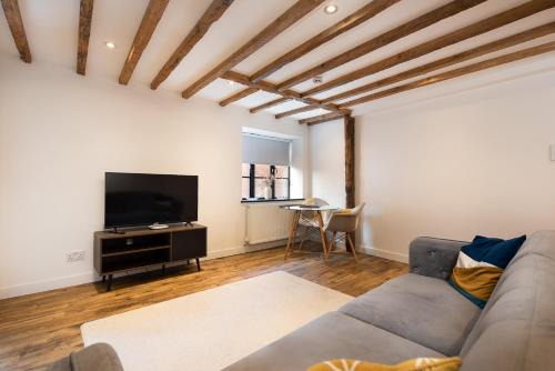 Spacious 1 Bedroom Flats by Banbury High Street