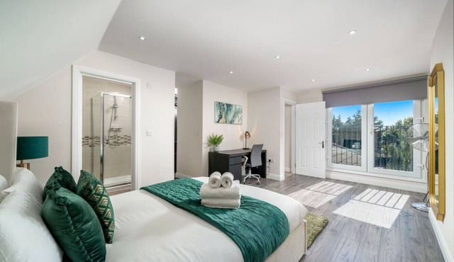Spacious 2 Bed Luxury Apartment Retreat