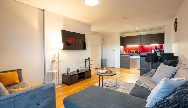 Spacious 2-Bedroom City Centre Apartment with Ensuite