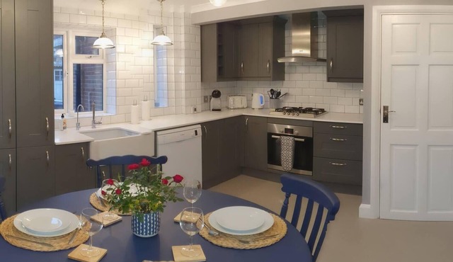 Spacious 2-Bedroom Family Flat in Iver Heath
