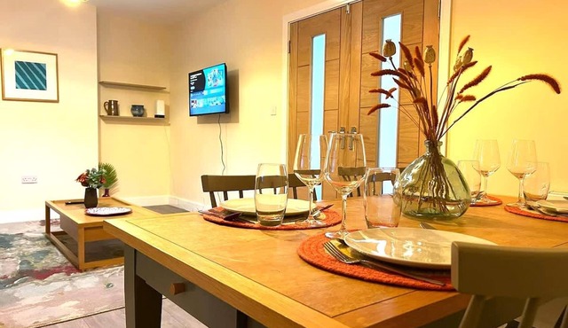 Spacious 2BR Flat Summertown Sleeps 7 5 Star