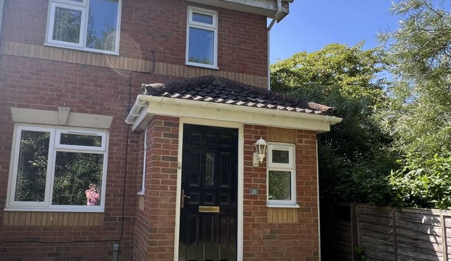 Spacious 3 Bed House in beautiful area of Hampshire. SLEEPS 8