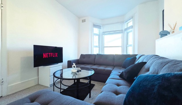Spacious 3 Bed Flat in Wembley with Private Garden
