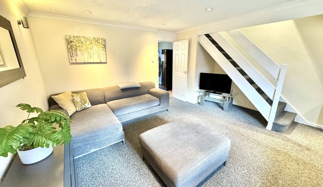 Spacious 3 bed house, close to city centre