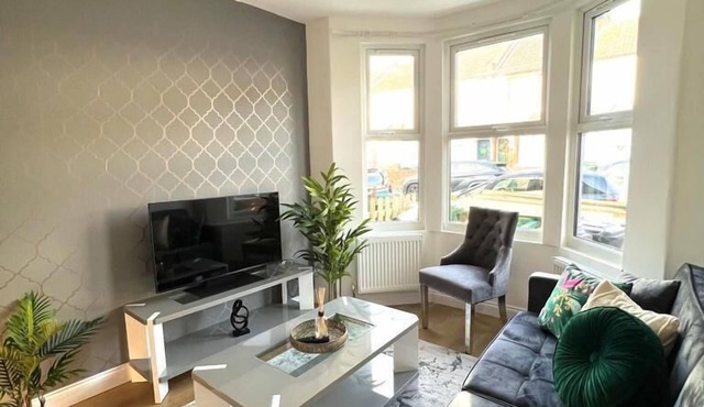 Spacious 3BR House - Contractors, Hospital,