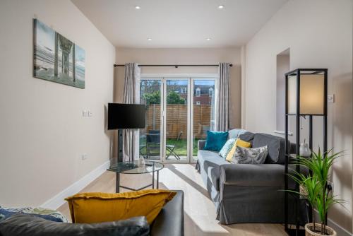 Spacious 4 Bed House in London Barnet, Minutes Walk to Tube Station With Parking