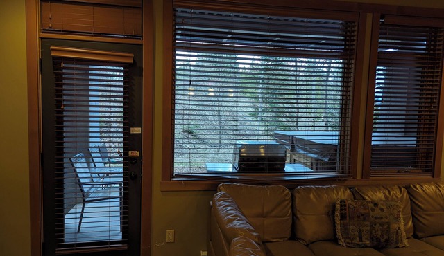 Spacious 4 Bedroom Flat - Ski or Bike Mountain Retreat