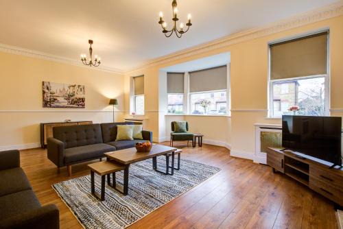 Spacious 4 Bedroom House with Free Parking