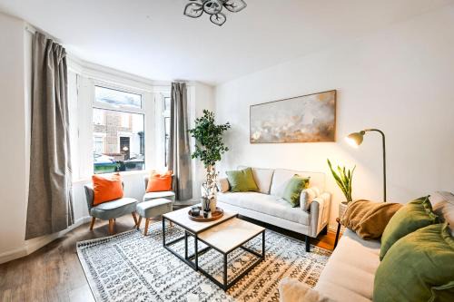 Spacious 4bed Sleeps8 Free Parking Watford town Centre