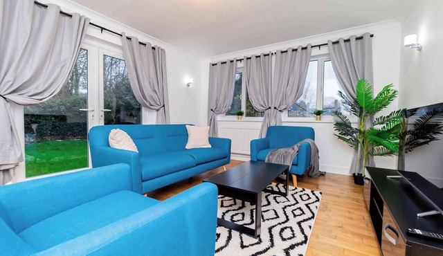 Spacious 4BR Home + Free Parking in Milton Keynes