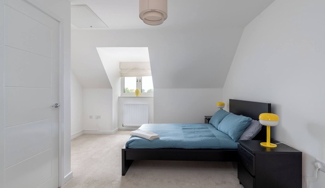 Spacious 4BR House | EV Charger | 10 mins from Centre MK | Families | Contractor