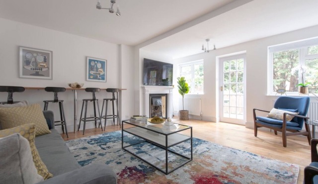 Spacious 4BR Townhouse for 9 near Tufnell Park & Holloway