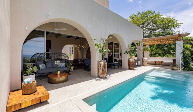 Spacious 5-bedroom villa 7 min drive from Pelada Beach
