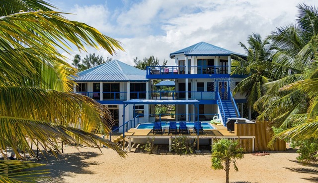 Spacious 6-Bed Villa, Private Pool, on the Beach!