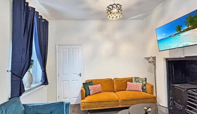 Spacious Central Ground Floor Sleeps 6 - Newark Town Centre - Free Parking - Amaya Twelve
