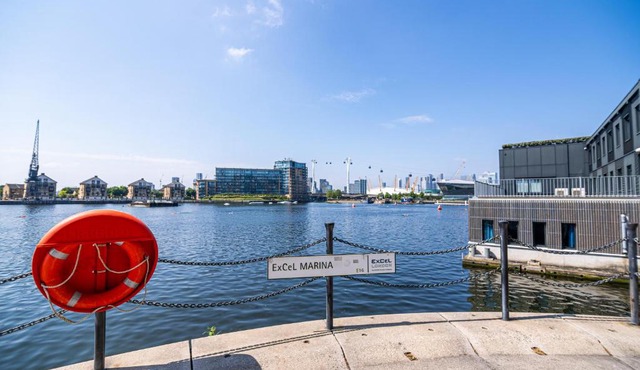 Spacious Excel London Apartment with Balcony, River View and Parking Sleeps 8