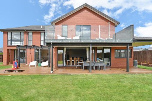 Spacious Family & Group Retreat - Wigram Residence