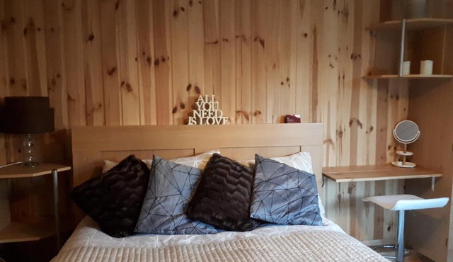 Spacious Garden Guest Suite with private in-suite