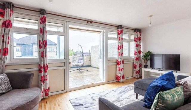 Spacious Home by Lee Valley Rafting Waltham Cross