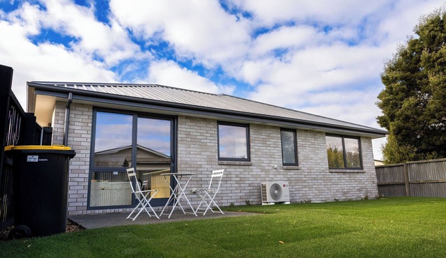 Spacious Hornby Home | Sleeps 8 | Garage & Yard