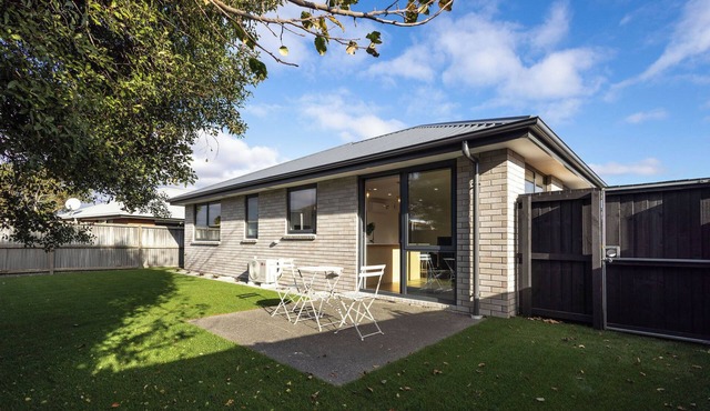 Spacious Hornby Stay 3BR Sleeps 8 Garage
