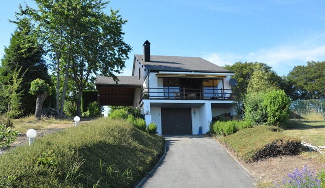 Spacious house with beautiful terrace