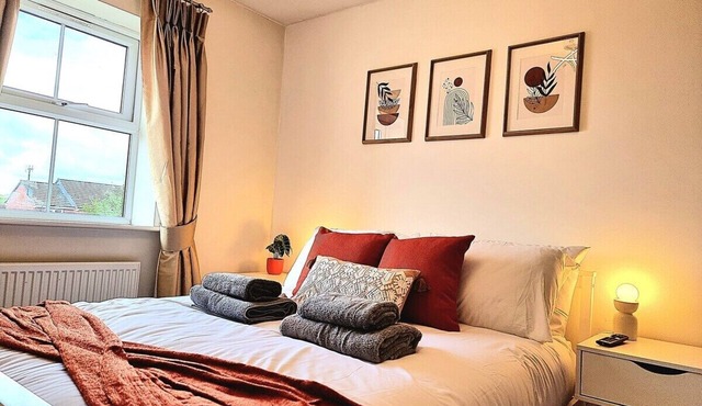 Spacious House | Parking | Long Stay Discount