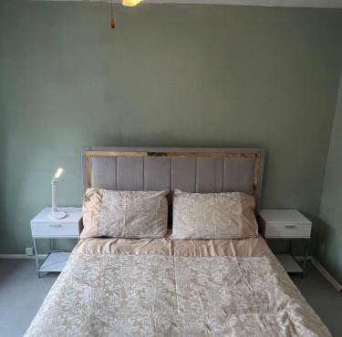 Spacious King En Suite