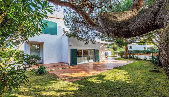 Spacious Luxury Villa | Pool and Garden in Sintra