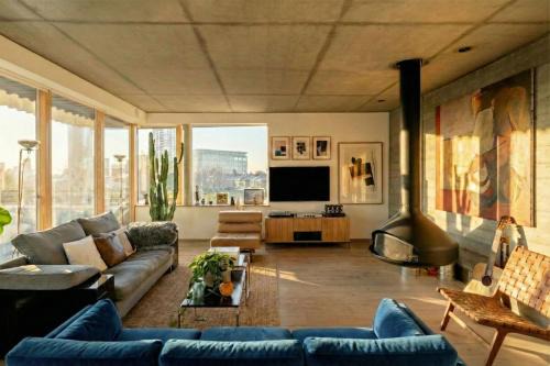 Spacious Multi-Floor Architectural London Holiday Home - Sleeps 8