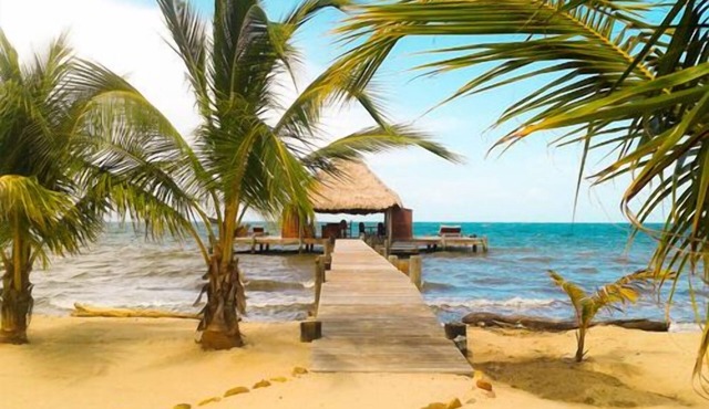 SPECIAL DISCOUNT OFFER! LUXURY BEACHFRONT 3 BEDROOM VILLA NEAR PLACENCIA!