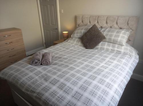 Springfield Gardens - 4 Bedroom House, 8 Beds, Close to J26 M1-A52 - Ilkeston - Long Eaton - Nottingham - Derbyshire - 400Mbs WiFi Free Parking!