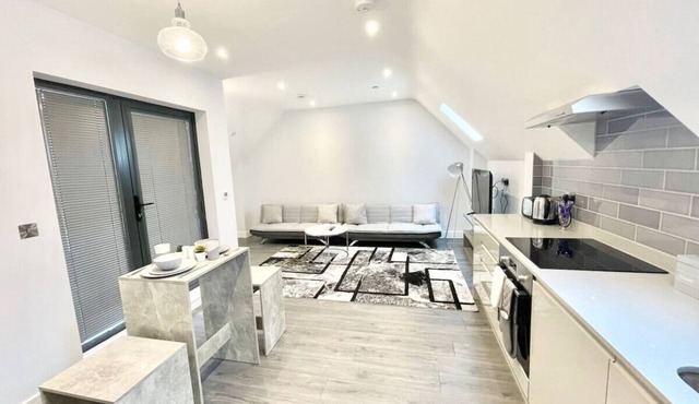 Stanmore Central - First Floor Luxury One Bedroom
