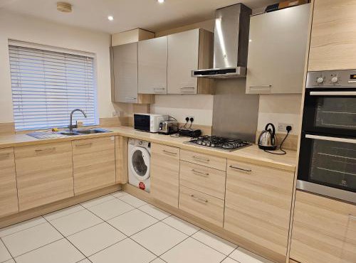 Stansted Airport Serviced Accommodation x DM for Weekly x Monthly Deals by D6ten Homes Ltd