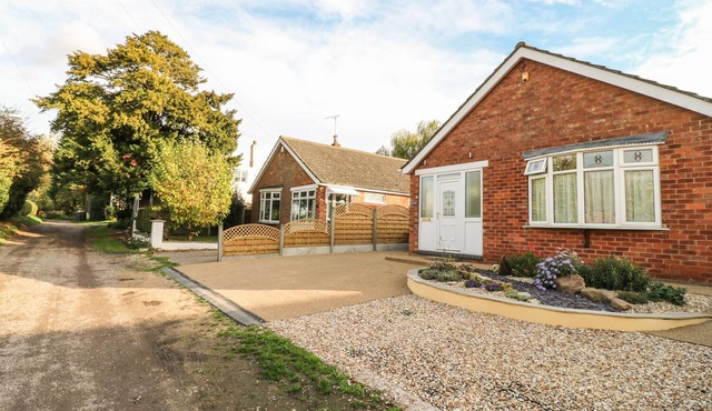STARFIELD, pet friendly, with open fire in Skellingthorpe