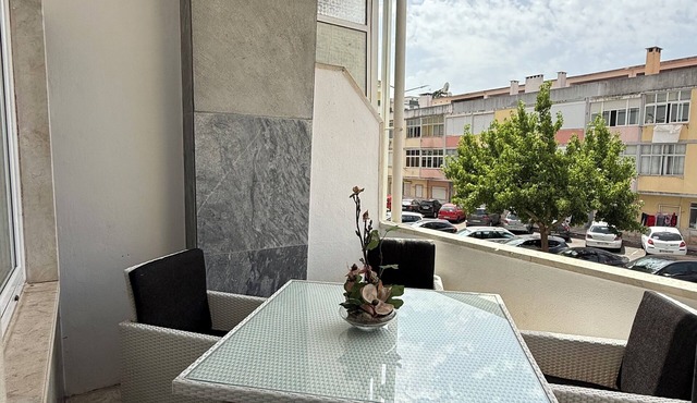 Stay at May's! Modern & Cozy Apartment