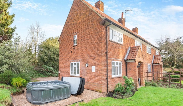 Strawberry Cottage - Southwell