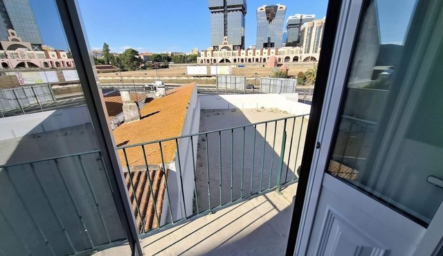 Studio 304 Lisbon Balcony Elevator A/C