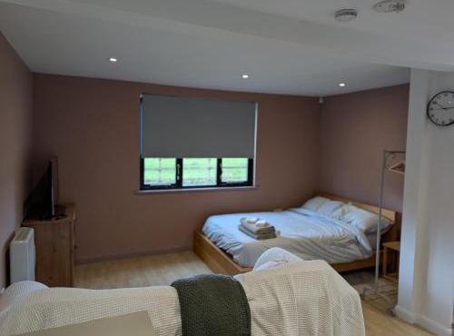Studio Apartment - Iver Heath