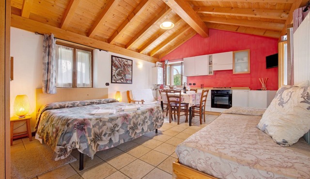 Studio 'La Fonte Di Mariella' with mountain view, wellness area and Wi-Fi