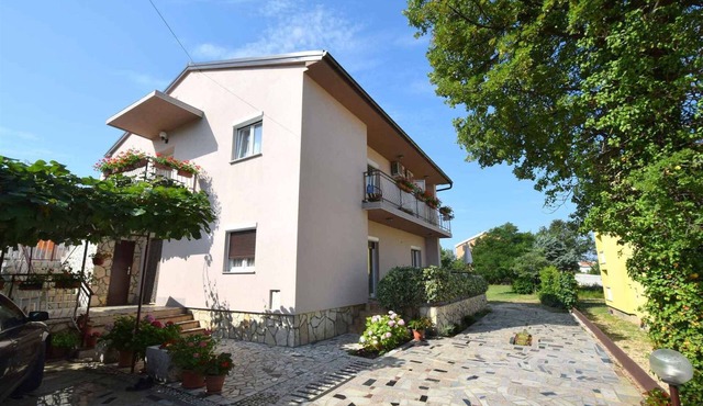 Studio with balcony and air conditioning