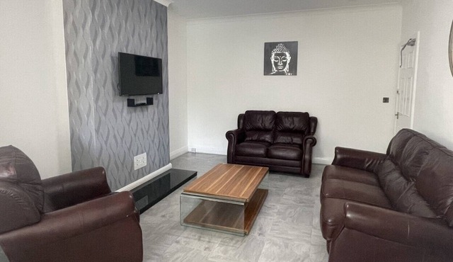 Stunning and Modest 6 bedroom house
