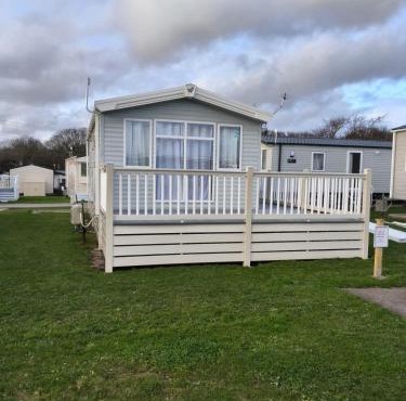 Stunning Caravan With Decking At Solent Breeze In Hampshire Ref 38088Sb