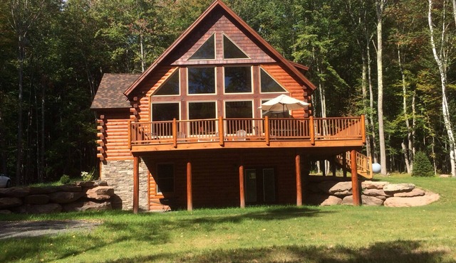 Stunning Chalet style home in Catskills with 8 Person hot tub, fire pit & Sauna