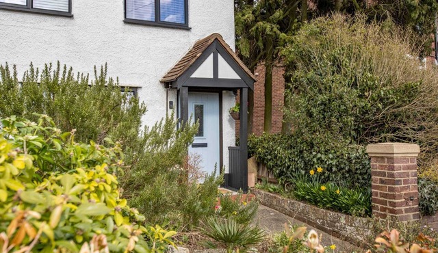 Stunning character 2bed Cottage in St Albans Wifi