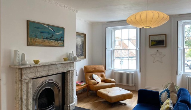 Stunning Georgian Flat in The Heart of Midhurst Old Town