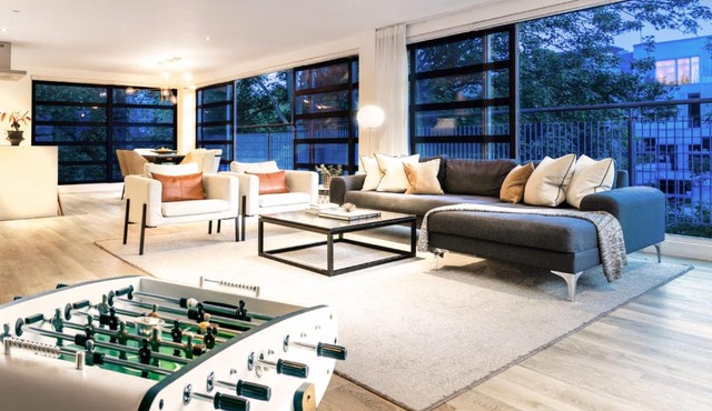Stunning Modern Glass Wall Penthouse, City Centre