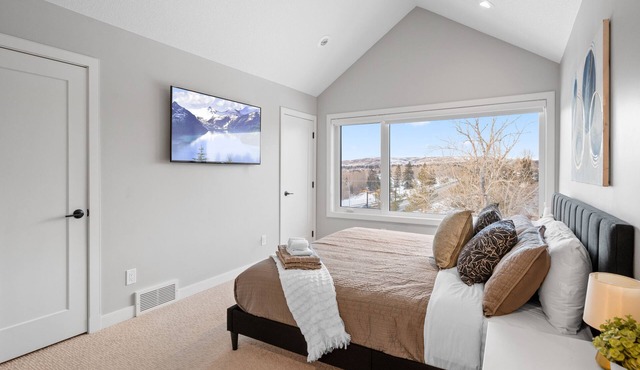 Stunning Park View - Min to DT | 3BR | Private Garage | Mins to Stampede