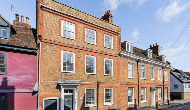 Stunning period townhouse in the heart of Hertford close to London